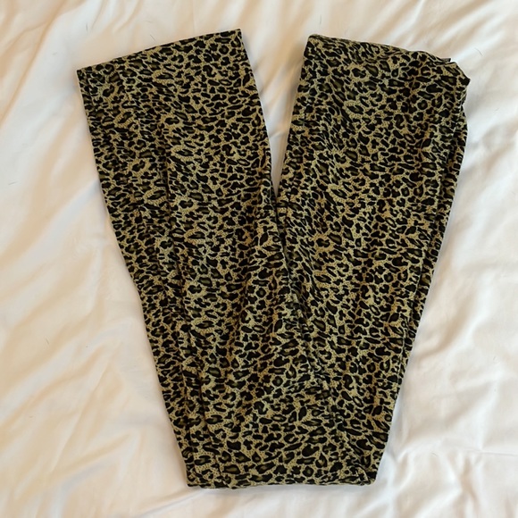 Leopard Infinity Scarf - Picture 4 of 4